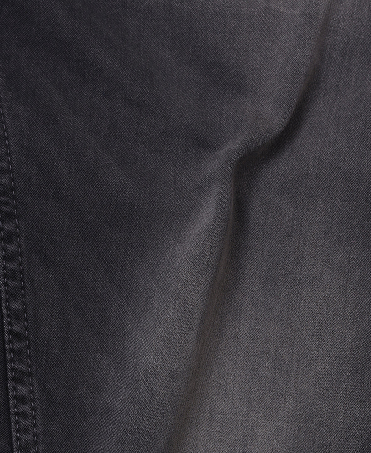 FRONT EMBROIDERY DETIAL JEANS <br> Motif - deep olive